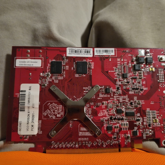 2000s VisionTek Radeon X1550 256MB PCIe #VT-X1550256PCIe 400166 Graphics Card - Picture 5 of 8